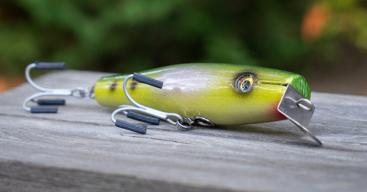 How to make and varnish a fishing lure with epoxy resin ?